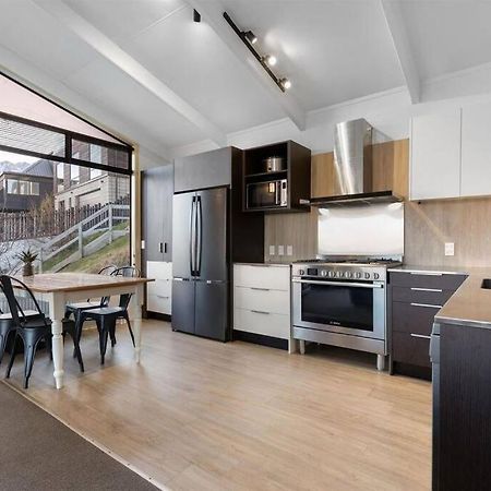 Lakeview Home Retreat At Queenstown Hill Екстер'єр фото