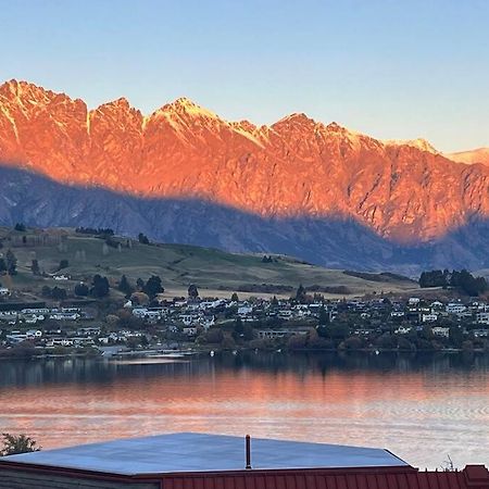 Lakeview Home Retreat At Queenstown Hill Екстер'єр фото
