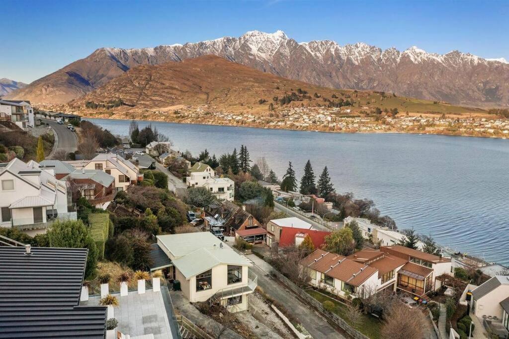 Lakeview Home Retreat At Queenstown Hill Екстер'єр фото
