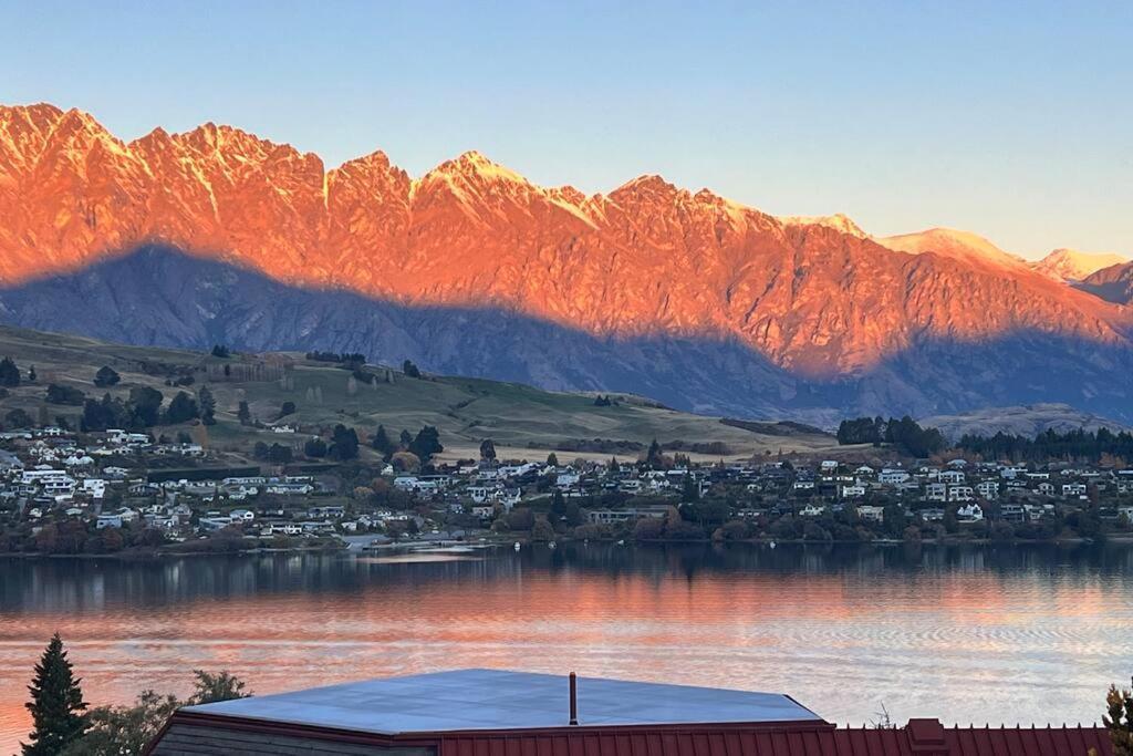 Lakeview Home Retreat At Queenstown Hill Екстер'єр фото